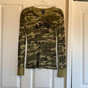 CBGB Thermal Waffle Knit Tee Shirt Green Camo Sz L (fits like small/medium)